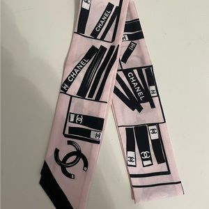 BNWT Chanel Pink and Black Silk Twilly /Bandeau 2022B.